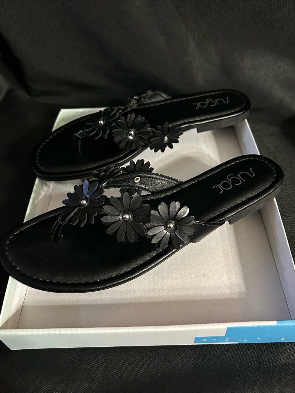 Sugar Finesse Women’s Black Daisy Floral Thong Sandals SZ 9 BNIB - Picture 5 of 14